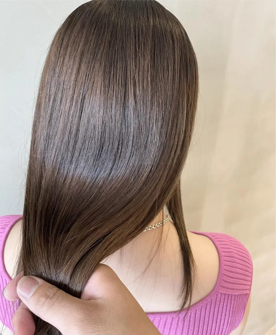 セミロング カラー ヘアアレンジ ネイル マツエク・マツパ 透明感カラー ハイライトカラー 外国人風カラー ハイライト 外ハネヘア カット ヘアカラー 夜23時まで予約🉑 reverieあきらのヘアスタイル