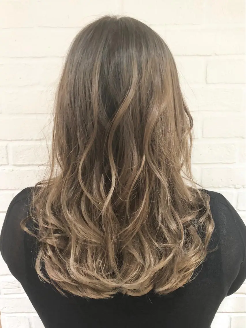 ロング ヘアカラー フジサキ ケンのヘアスタイル