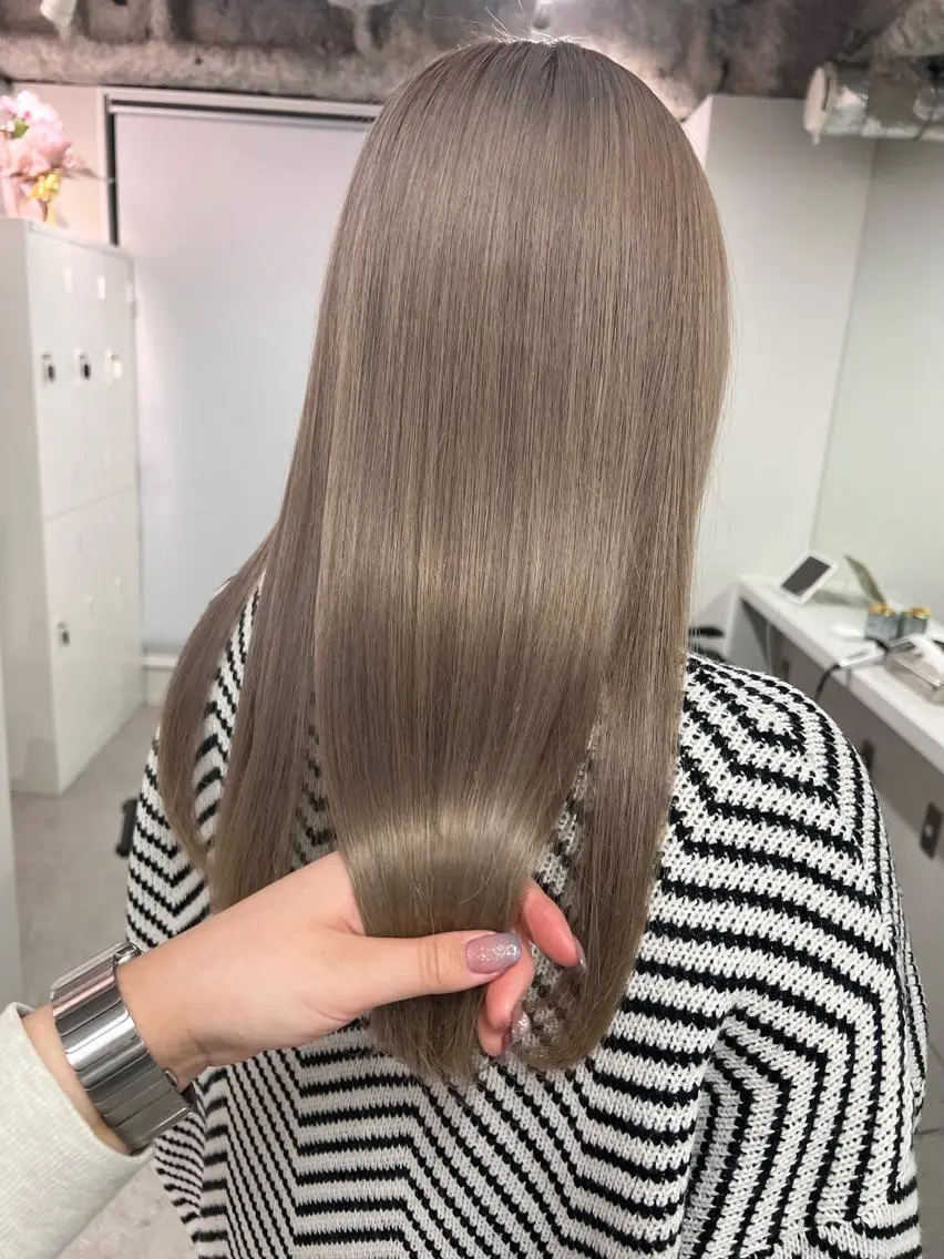 セミロング カラー グレージュ ハイトーンカラー 髪質改善 トリートメント nailist mana𖤐´-のネイルデザイン