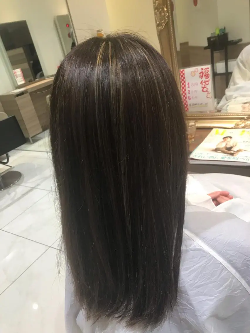 セミロング カラー 透明感カラー グレージュ ハイライトカラー ハイライト KOOKI スティードトーキョーのヘアスタイル