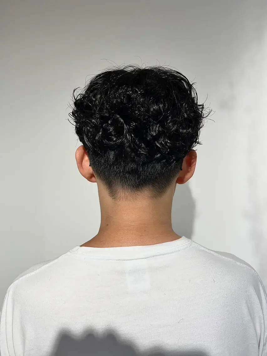 ショート パーマ メンズ アップバング ビジネス マッシュ メンズパーマ メンズツイストパーマ 高橋 英彦のヘアスタイル