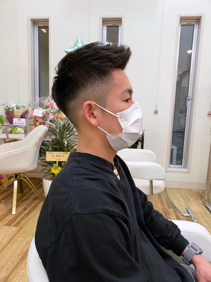 ショート メンズ フェードカット モヒカン カット 三瓶 智広のヘアスタイル