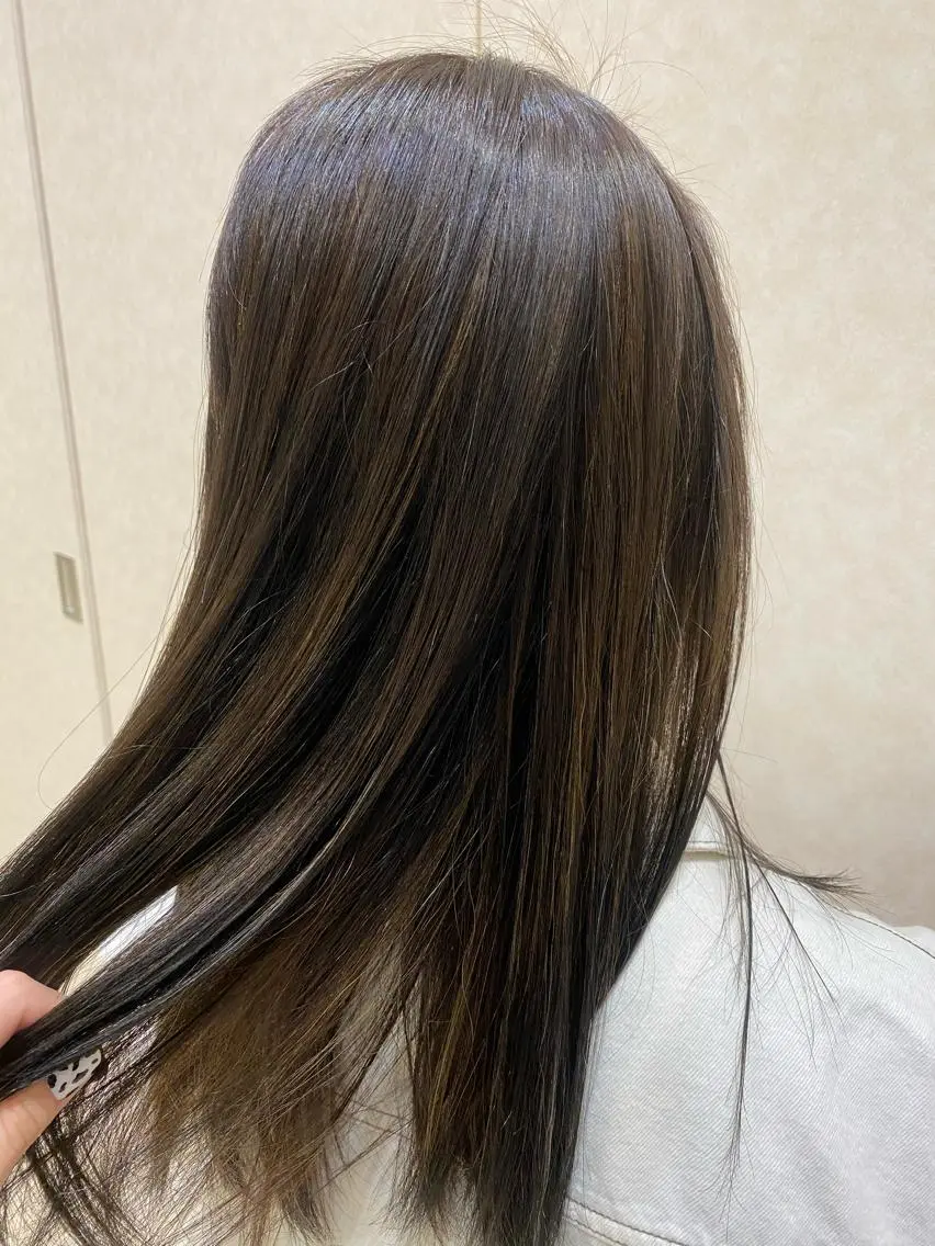 セミロング 小倉 沙織のヘアスタイル