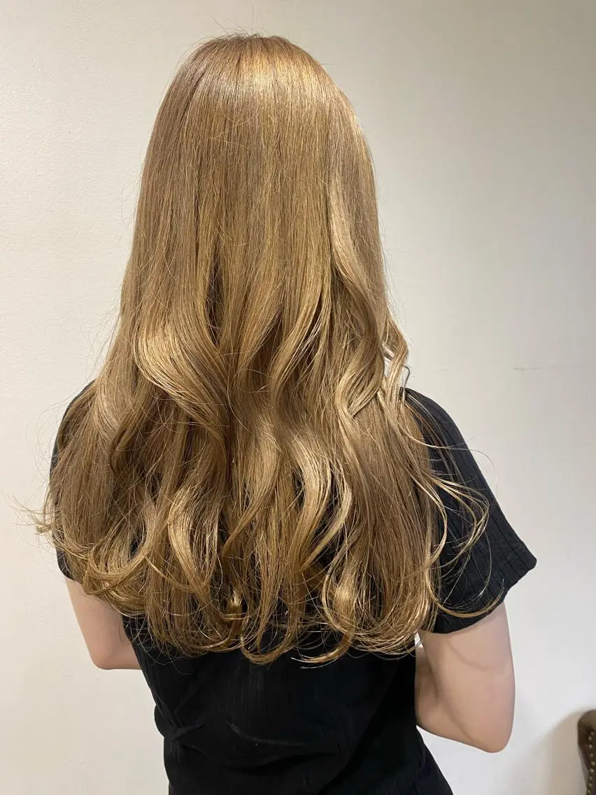 ロング カラー ベージュカラー KAREN🕊️ 大宮美容室のヘアスタイル
