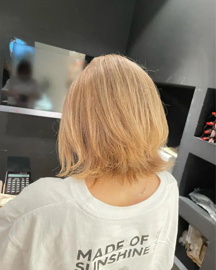 ショート カラー ベージュカラー ブリーチ カット ヘアカラー トリートメント 高橋 芽衣のヘアスタイル