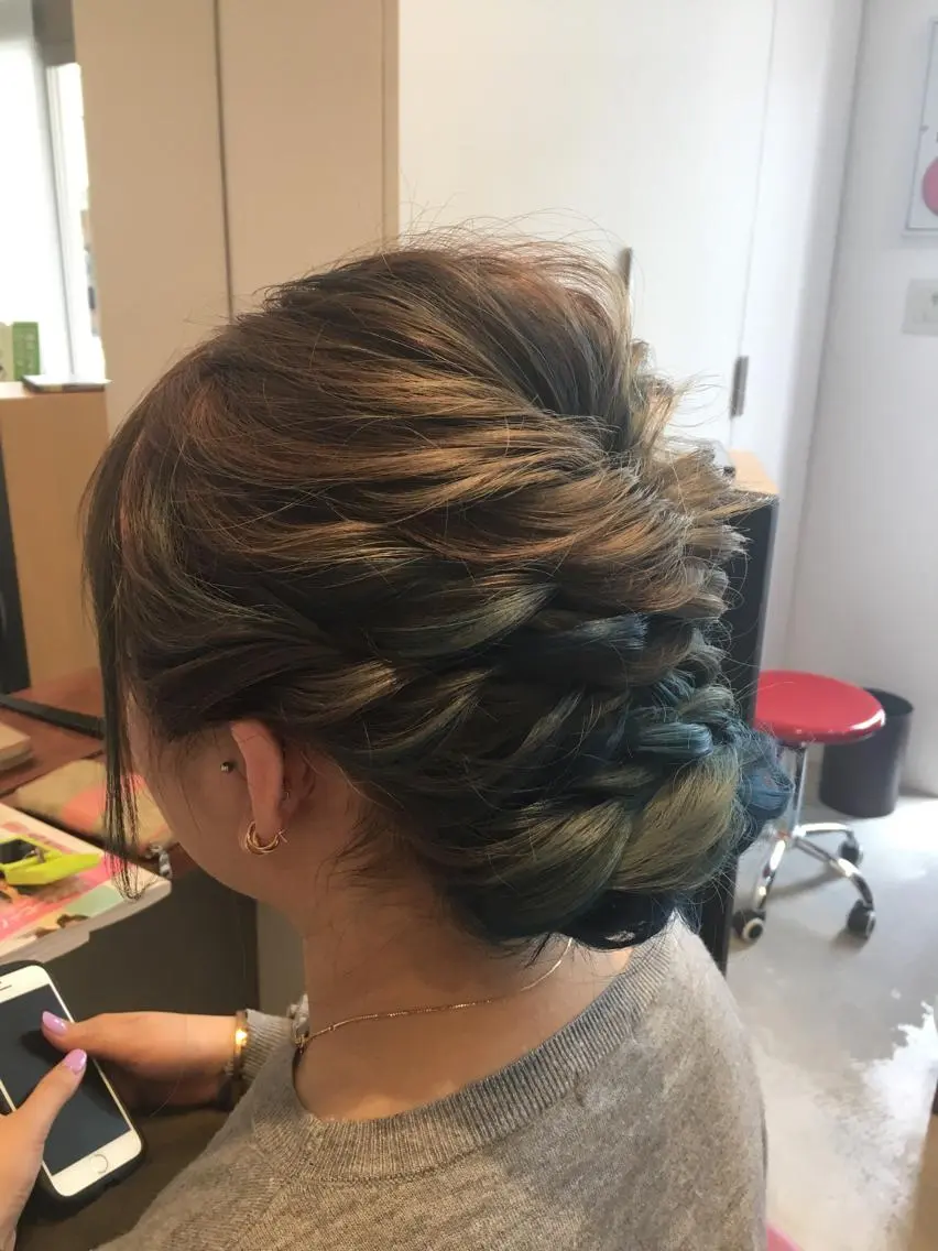 ミディアム ヘアアレンジ ヘアセット 近 沙織のヘアスタイル