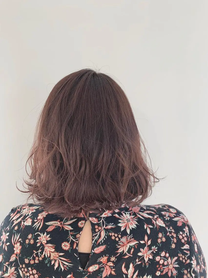 ミディアム カラー パーマ ヘアアレンジ ベージュカラー グラデーションカラー ピンクカラー ピンクベージュ ボブ 加藤 綾華のヘアスタイル