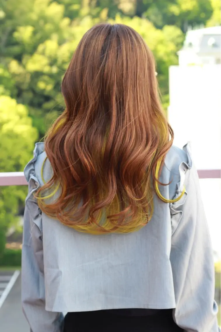 ロング カラー インナーカラー イエローカラー ヘアカラー Viage （ビアージュ）のヘアスタイル