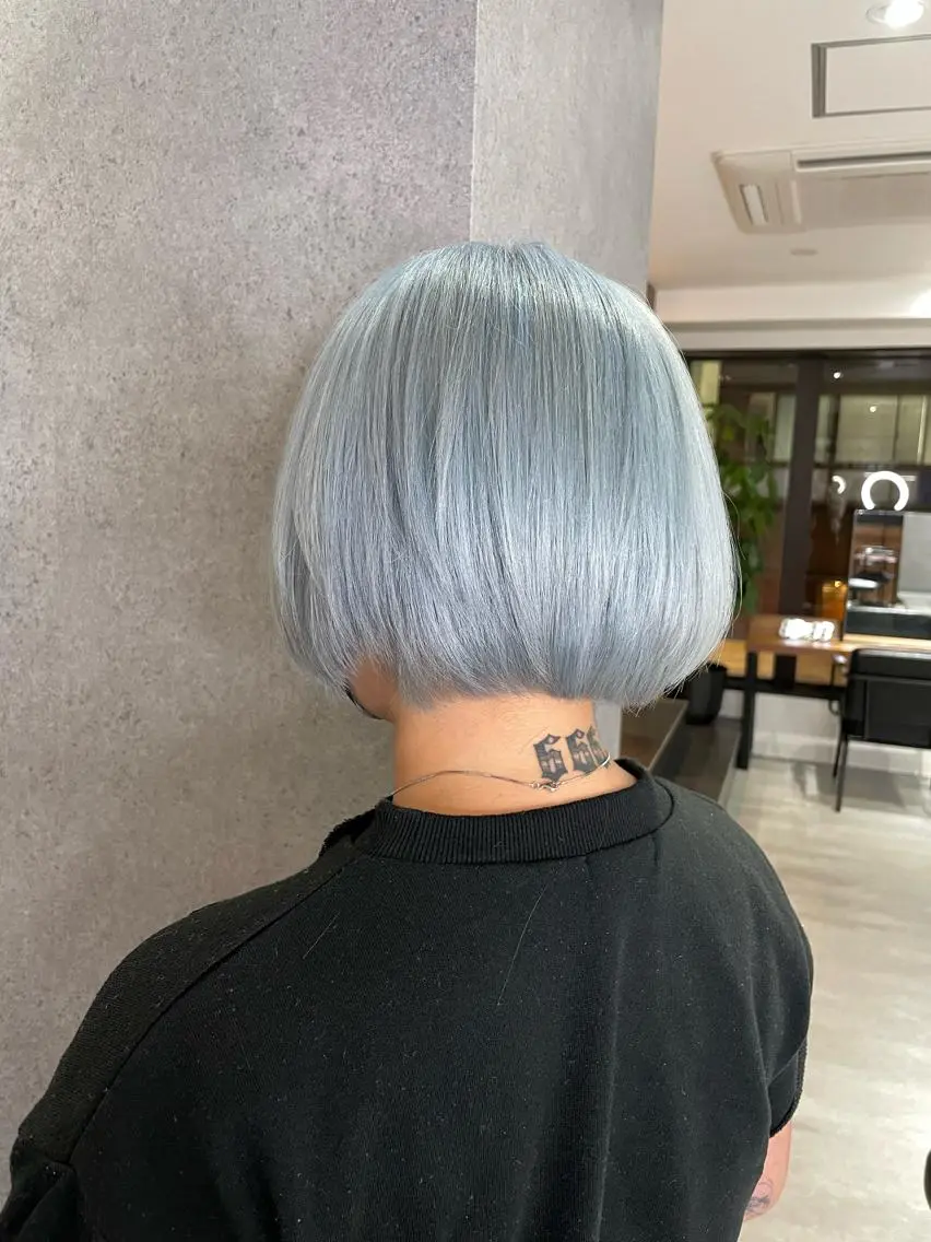 ショート カラー ブリーチ ブルーカラー ブルージュ ダブルカラー ハイトーンカラー KEISUKE🐶 カラー✨エクステのヘアスタイル