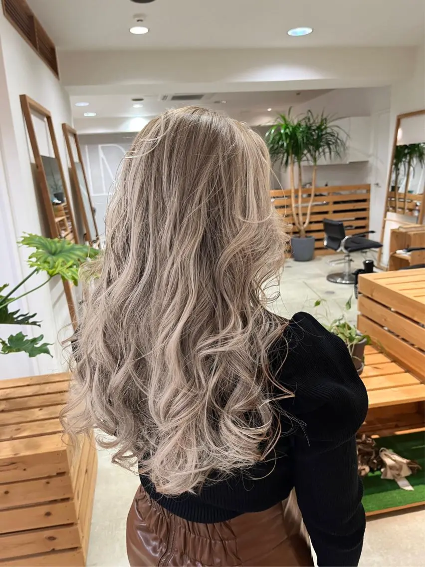 ロング アッシュ 外国人風カラー ハイライト 髪質改善 韓国風ヘア カット ヘアカラー トリートメント Lino by hoNuaのヘアスタイル
