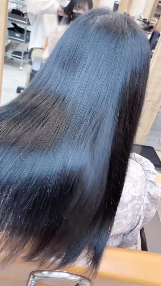 ロング カラー 黒髪 ブルーカラー ブルーブラック インナーカラー くせ毛 渋谷レイヤーカット❌ 縮毛矯正専門/武田涼のヘアスタイル