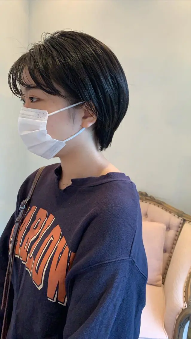 ショート SAKINO ベージュカラーのヘアスタイル