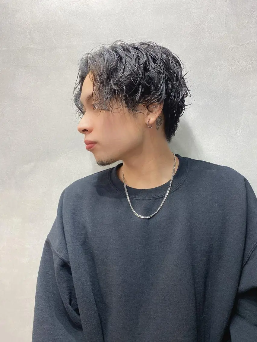 ミディアム パーマ メンズ ショートボブ シールエクステ ミディアムパーマ メンズバレイヤージュ メンズハイライト FAAM Tsuneのヘアスタイル
