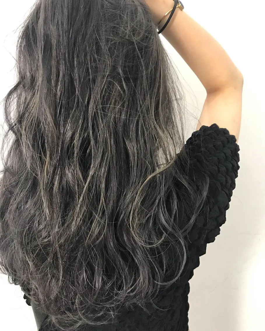 ロング カラー レイヤーカット 西村あきやのヘアスタイル