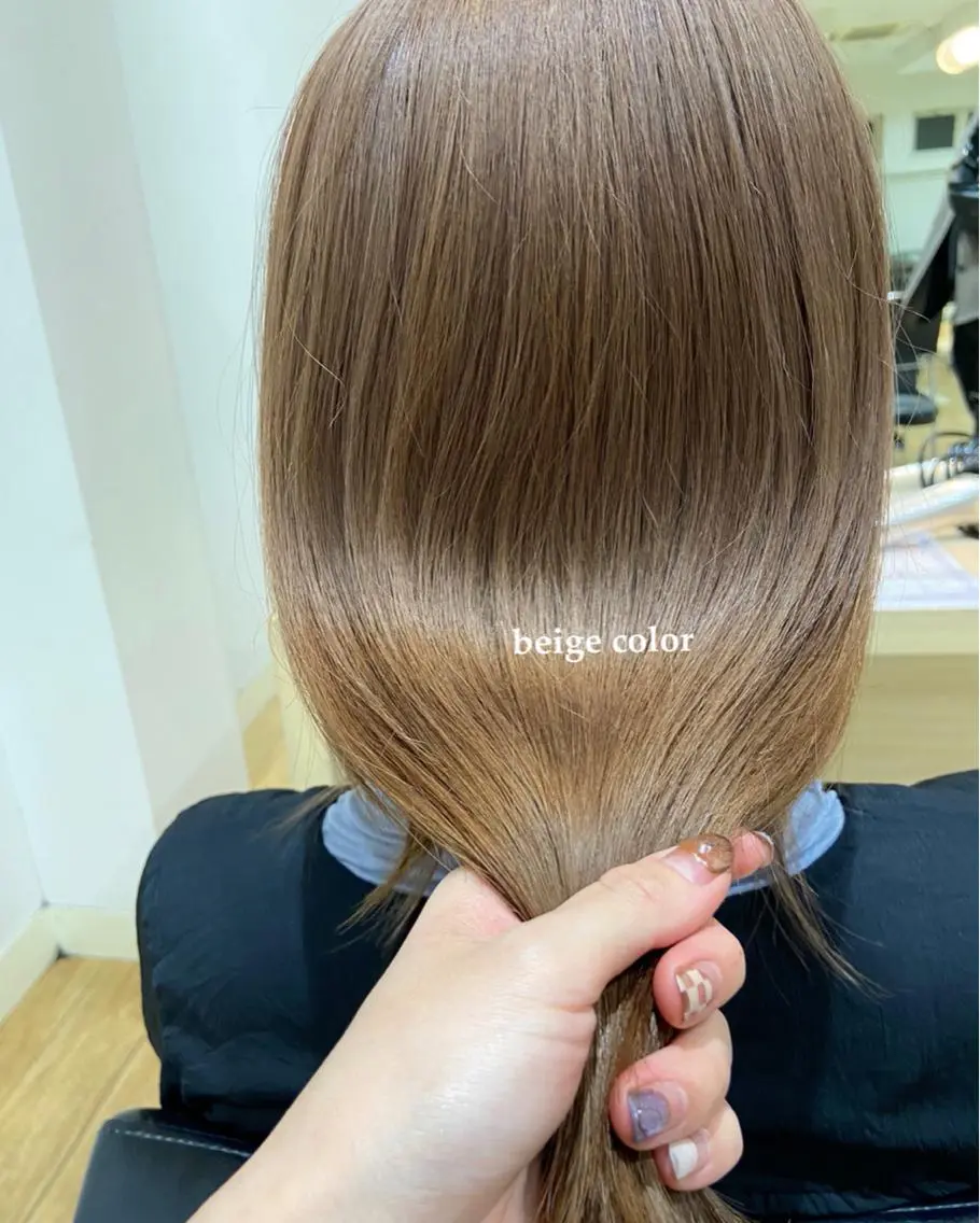 カラー ベージュカラー ブリーチ 富永 美玖のヘアスタイル