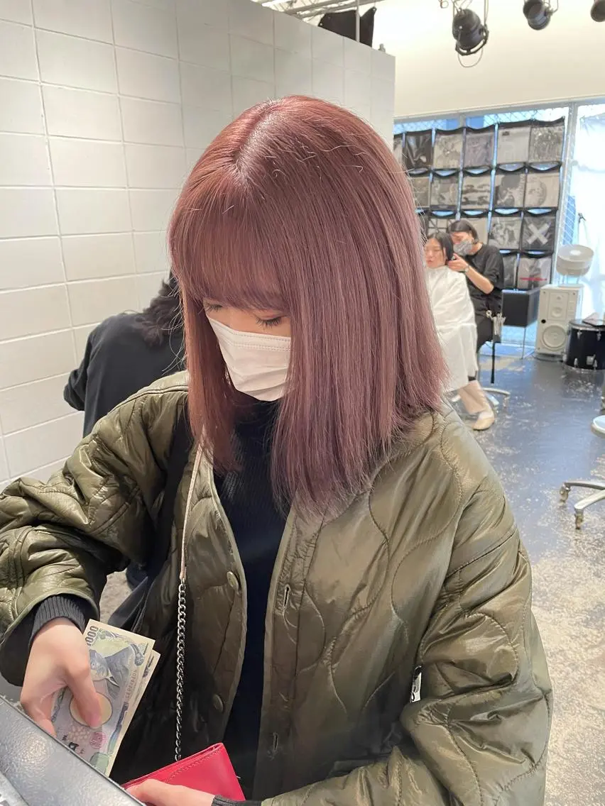 ミディアム カラー ヘアアレンジ ブリーチ グレージュ ピンクカラー カット ヘアカラー トリートメント 艶ハイトーン/ヘア アレンジAYAKAのヘアスタイル
