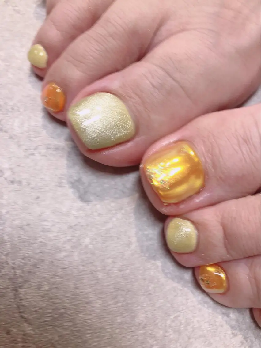 ネイル ゴールド ワンカラーネイル フットネイル FASTNAIL PLUS 新宿店のネイルデザイン