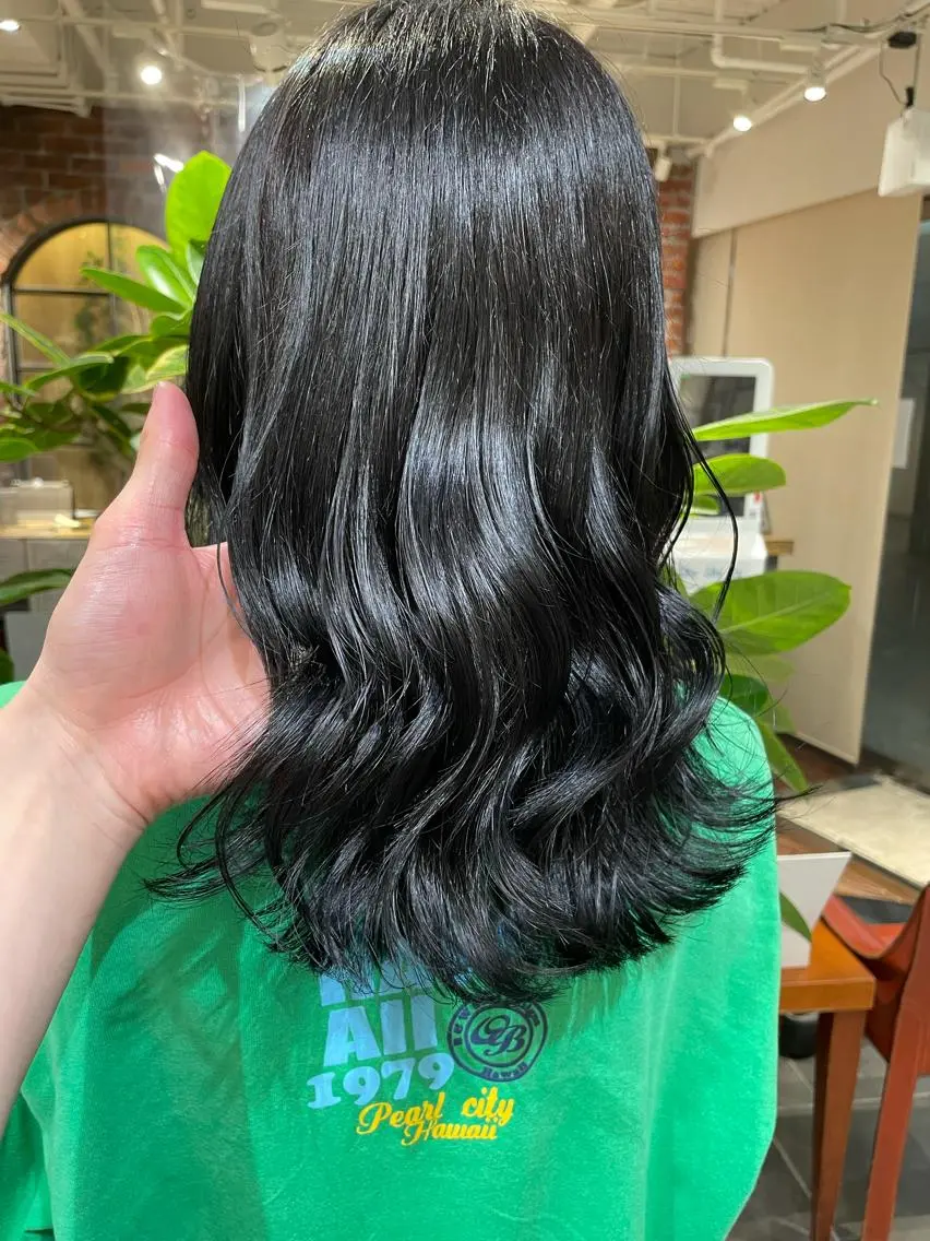 セミロング カラー 透明感カラー グレージュ 学生 髪質改善🪄 イルミナカラー岩谷のヘアスタイル