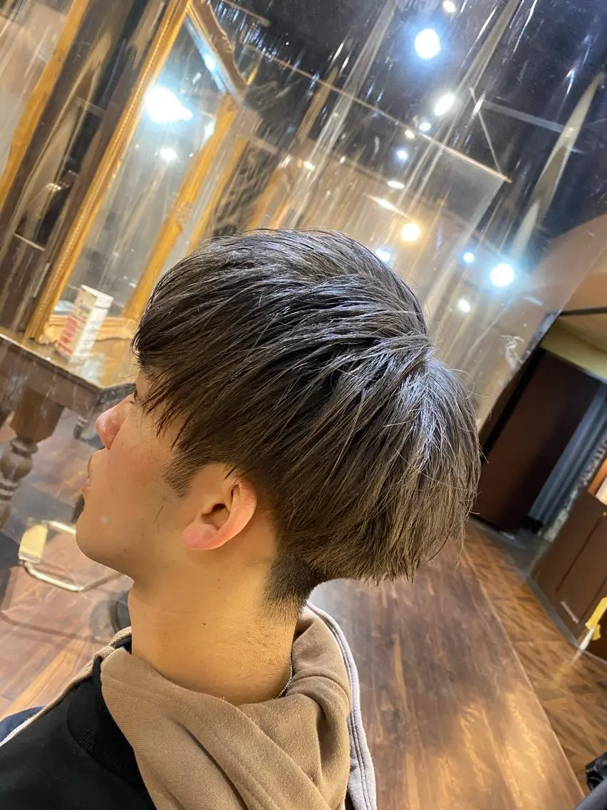 カラー メンズ メンズブリーチ ブリーチ グレージュ 大阪メンズヘアのプロ 高橋 直希のヘアスタイル