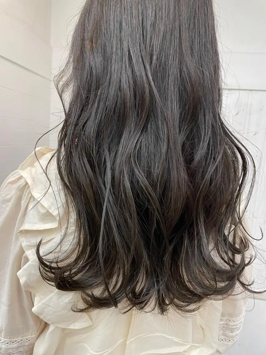 ロング パーマ カラー グレージュ イルミナカラー デート ロング N° +aero 横浜のヘアスタイル