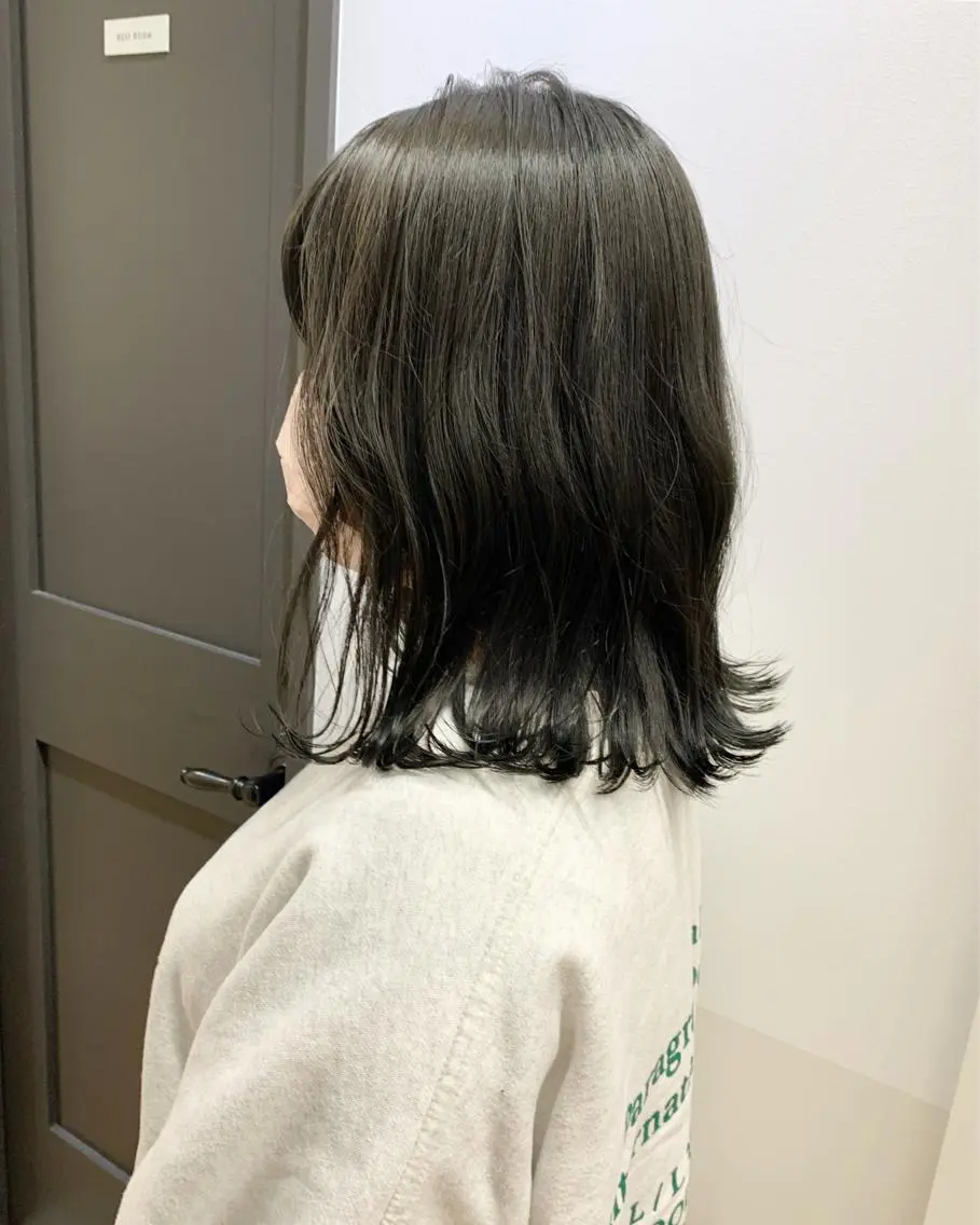 ミディアム カラー カット ヘアカラー SAKINO ベージュカラーのヘアスタイル