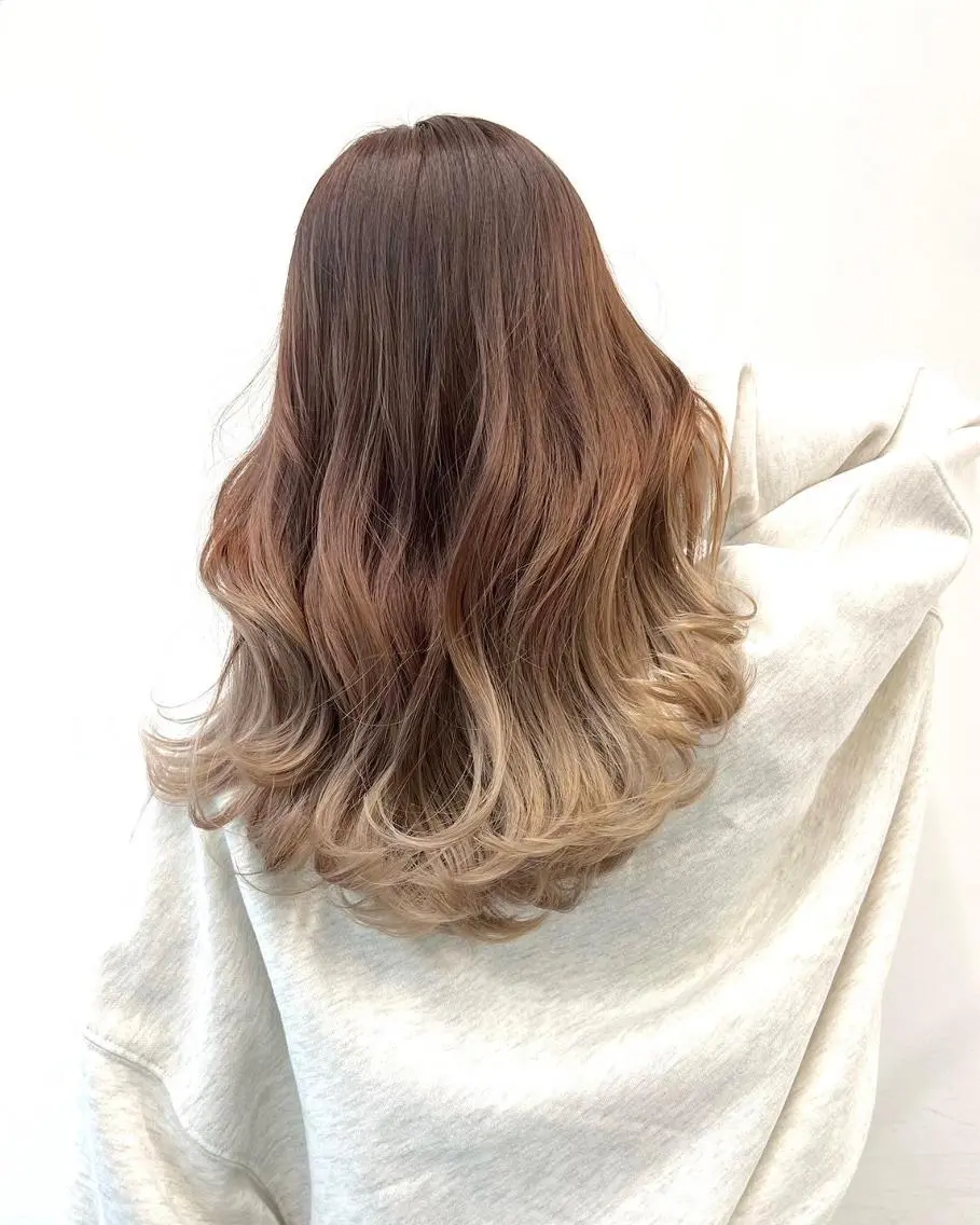 カラー アディクシーカラー バレイヤージュ ブリーチ ダブルカラー グラデーションカラー 【公式】amble luxe池袋東口🩷のヘアスタイル