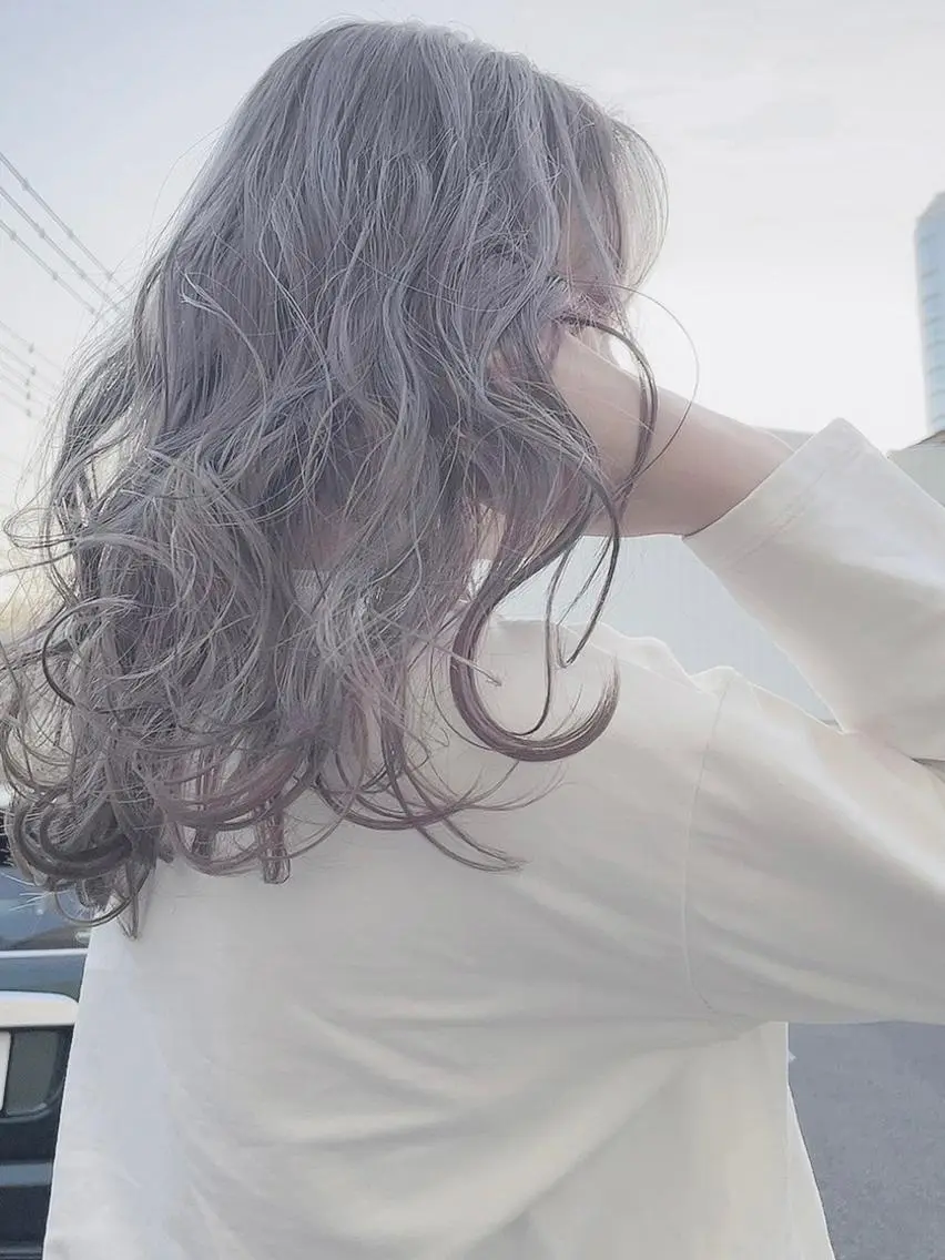 セミロング パープルカラー ハイライト 髪質改善 レイヤーカット トリートメント 小林 正樹のヘアスタイル
