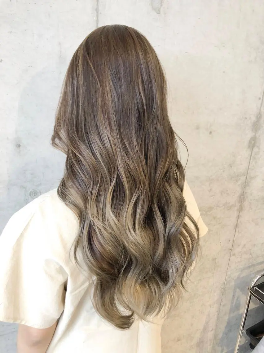 ロング レイヤーカット 藤原 ちひろのヘアスタイル