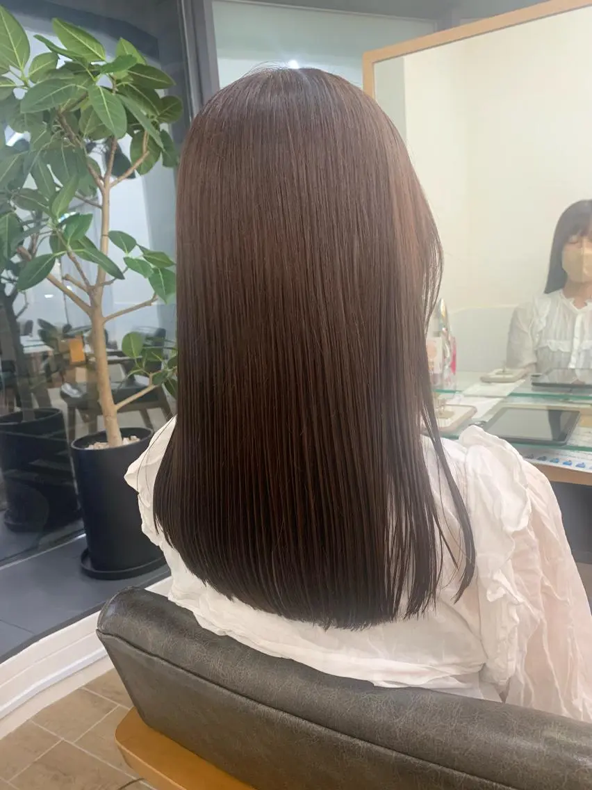 ミディアム カラー パーマ ヘアアレンジ メンズ キッズ ネイル マツエク・マツパ アイブロウ カット 縮毛矯正 レイヤーカット/ 巻ける縮毛矯正のヘアスタイル