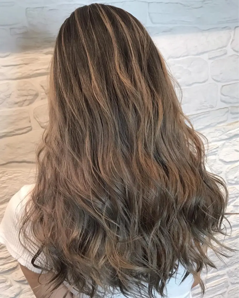 ロング カラー バレイヤージュ レイヤーカット 心斎橋なんば 大野竜輝のヘアスタイル