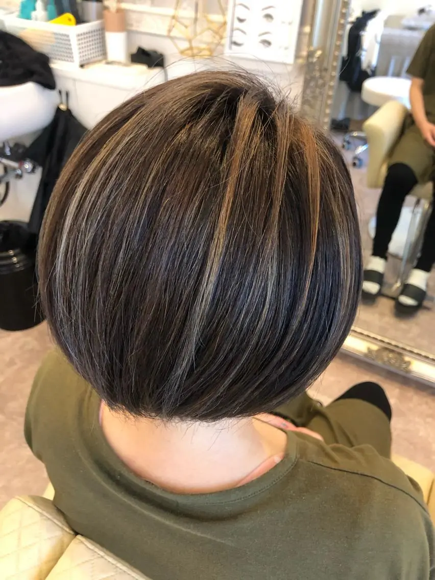 ショート カラー ハイライトカラー ハイライト La.fleur ラ.フルールのヘアスタイル
