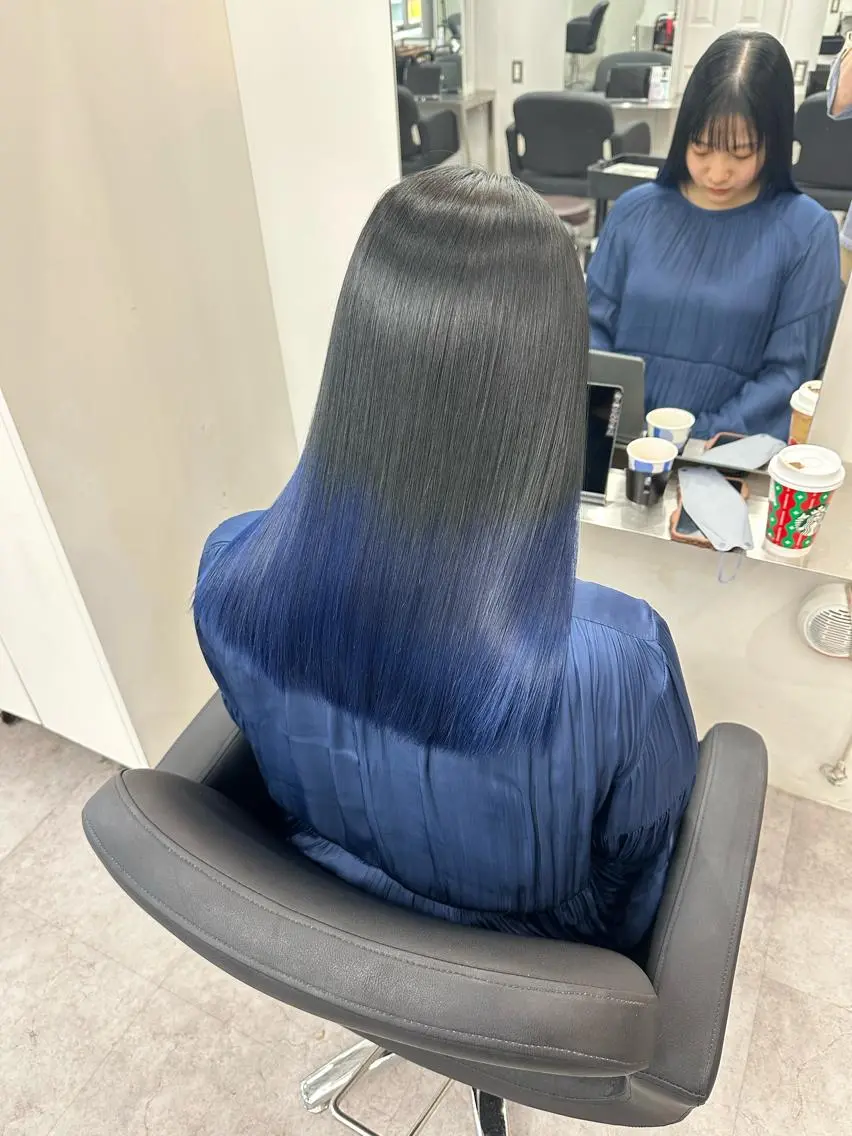 セミロング カラー ヘアアレンジ 黒髪 ブルーカラー ブルーブラック グラデーションカラー カット ヘアカラー トリートメント ✨錦糸町ブリーチ/ ホワイトカラー皇気✨のヘアスタイル