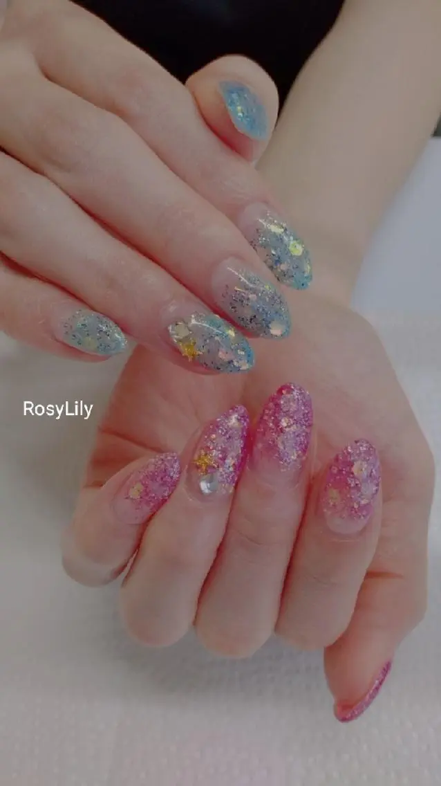 ネイル ホログラムネイル ラメ(グリッター) プライベートサロン Rosy Lilyのネイルデザイン
