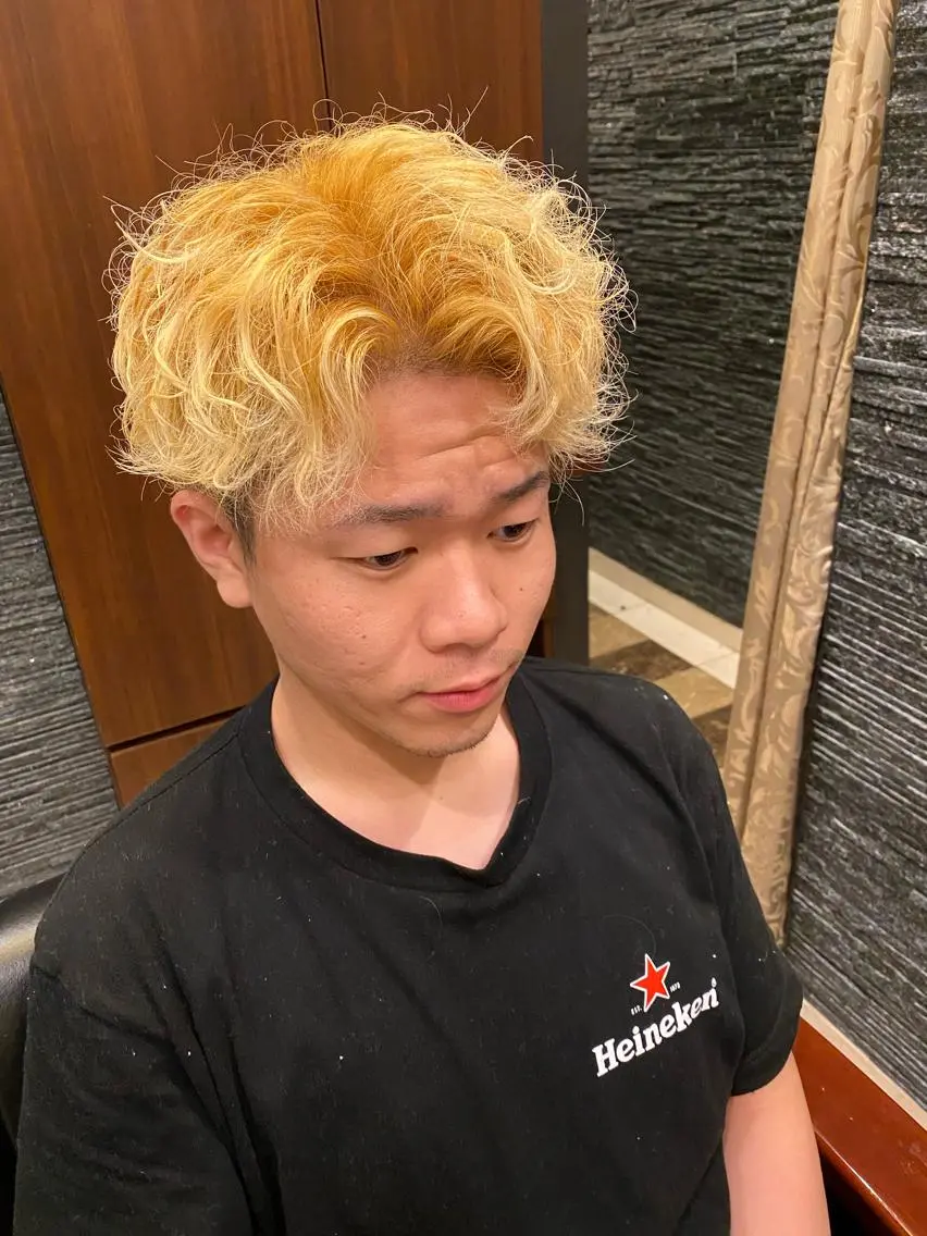 ミディアム カラー パーマ メンズ 岡本 宗士のヘアスタイル