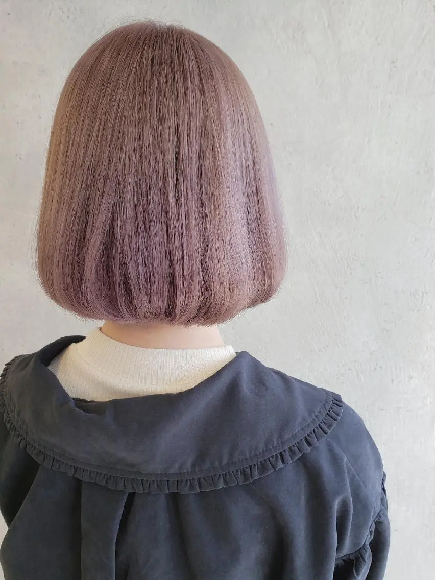 ショート カラー 艶髪/オリーブ系/ 肌が綺麗に見えるお色のヘアスタイル