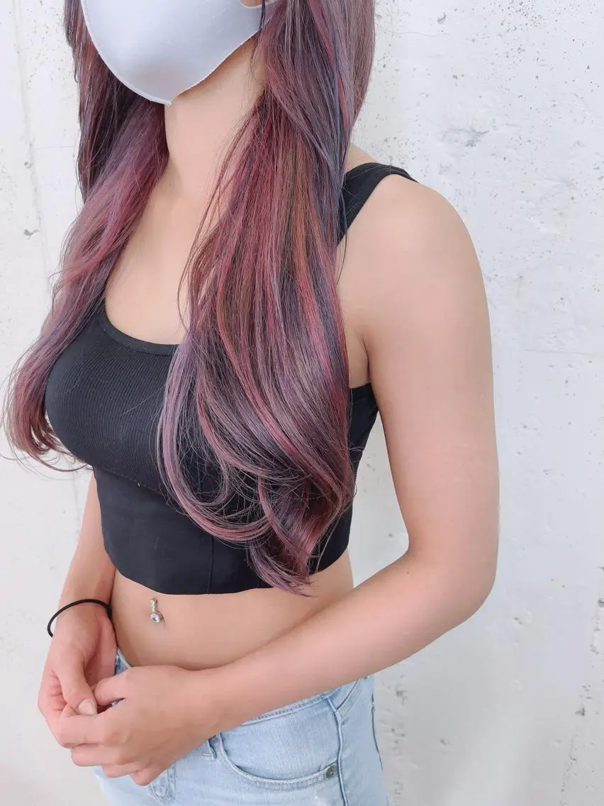 ロング カラー 透明感ハイトーン🦄 キラ🌈のヘアスタイル