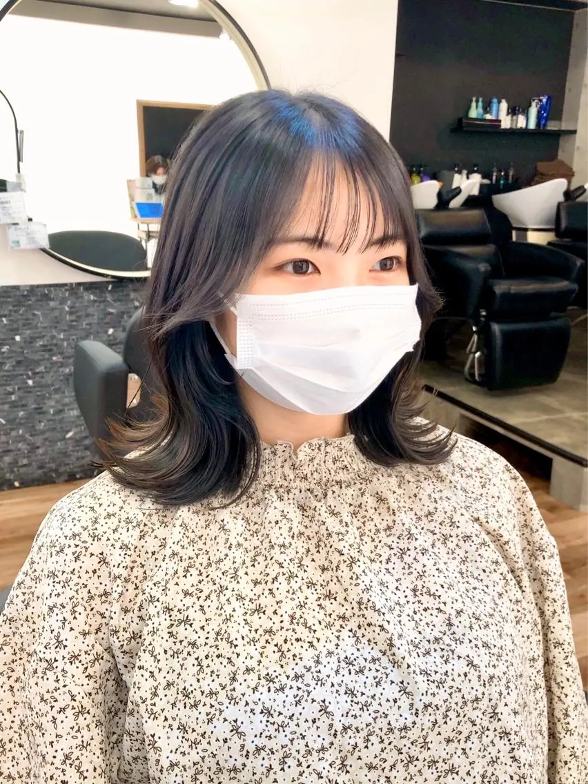 ミディアム カラー 透明感カラー くびれヘア 顔周りカット カット ヘアカラー トリートメント トレンドヘア🌿 chinariのヘアスタイル