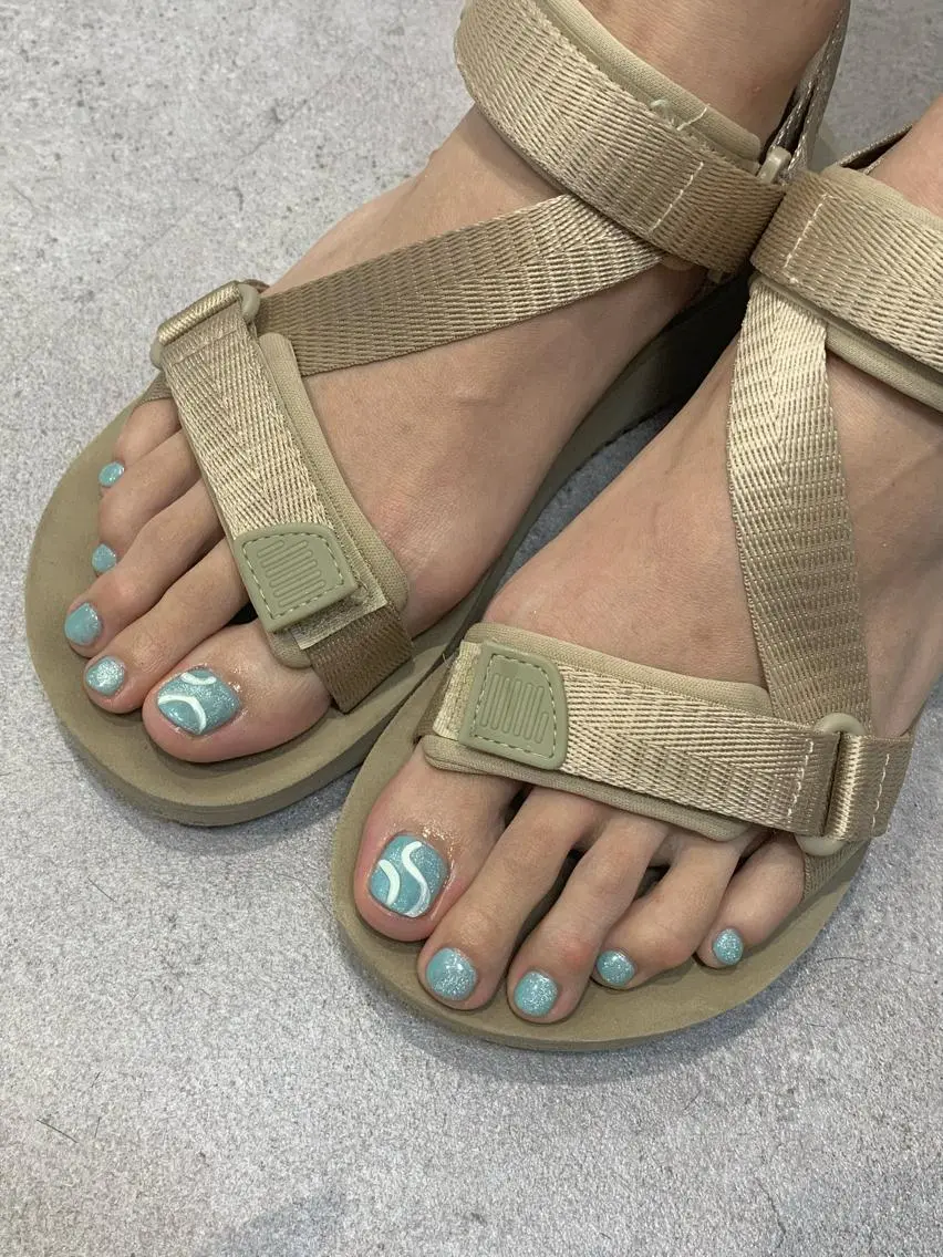 ネイル ブルー フットネイル マキノ ユイのネイルデザイン