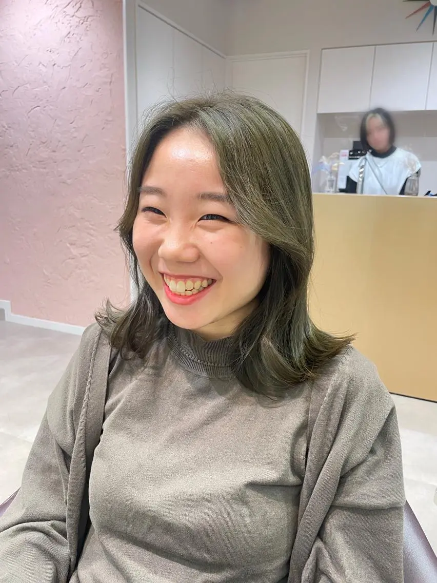セミロング カット ヘアカラー 松永 梨央のヘアスタイル