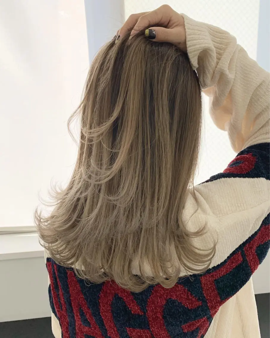 カラー バレイヤージュ ベージュカラー LINOET名古屋 ブリーチ/ハイトーンのヘアスタイル