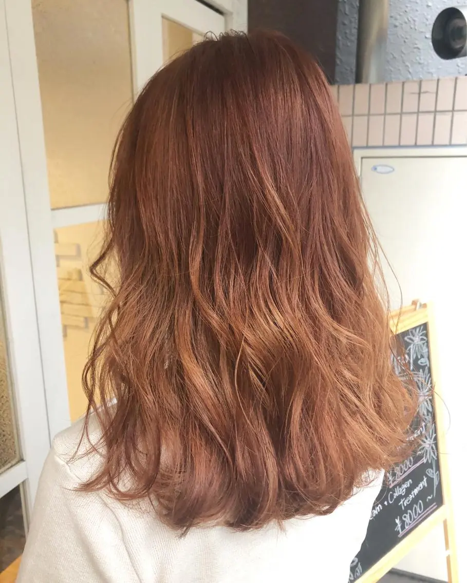 セミロング カラー オレンジ ピンクカラー カット ヘアカラー 西村 有紗のヘアスタイル