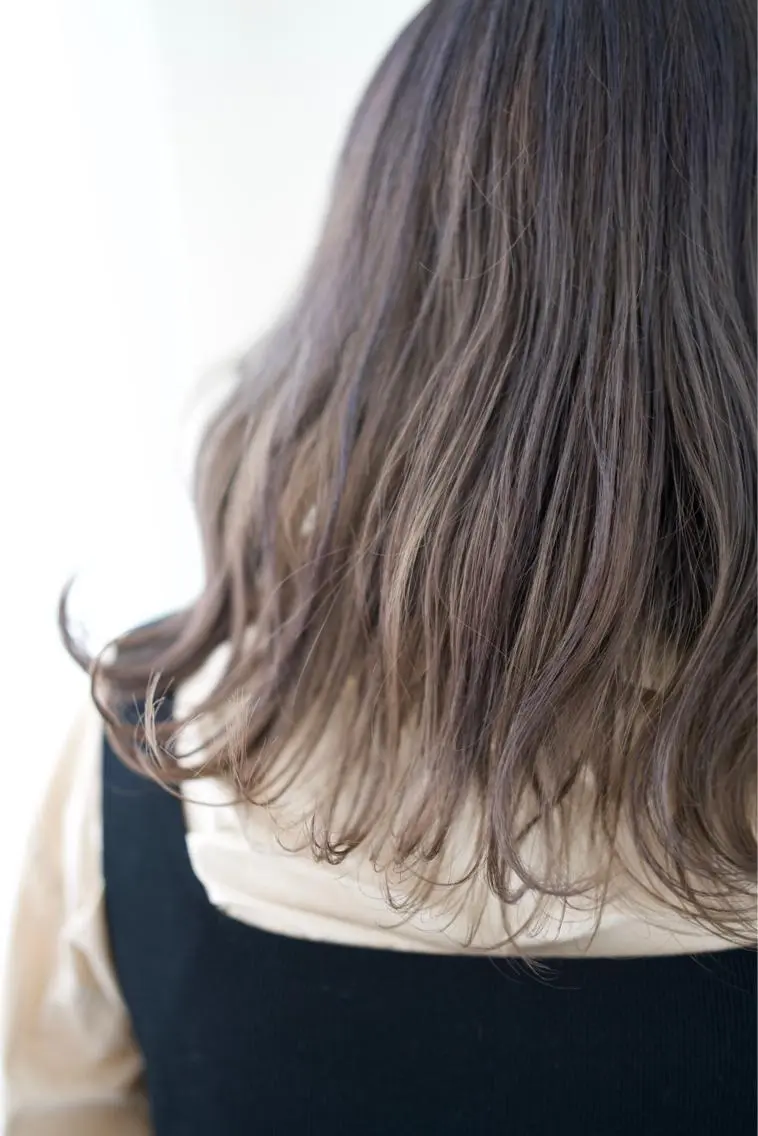 セミロング カラー fio マナミのヘアスタイル
