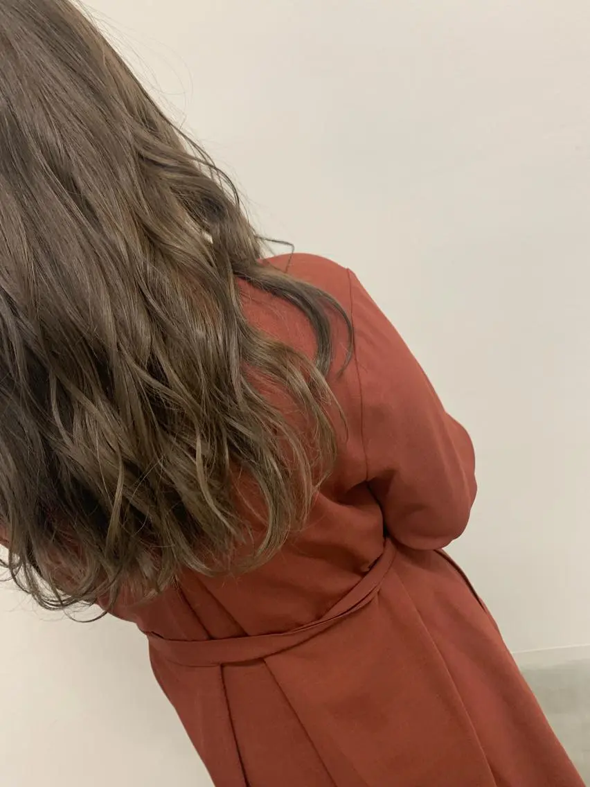 ロング カラー アディクシーカラー ベージュカラー 石井 静のヘアスタイル