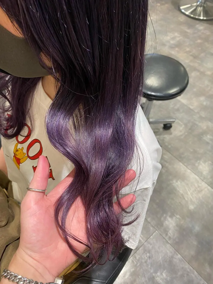 セミロング カラー ブリーチ ディープパープル パープルカラー ミモリ ユウタのヘアスタイル