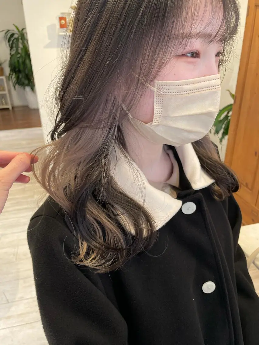 セミロング カラー ダブルカラー インナーカラー インナーカラー 推し ブリーチ  髪質改善のヘアスタイル