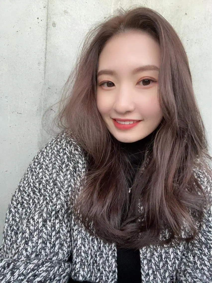 ロング カラー ヘアアレンジ ベージュカラー ブリーチ ブリーチなしカラー レイヤー🌟艶カラー 🕊まやのヘアスタイル
