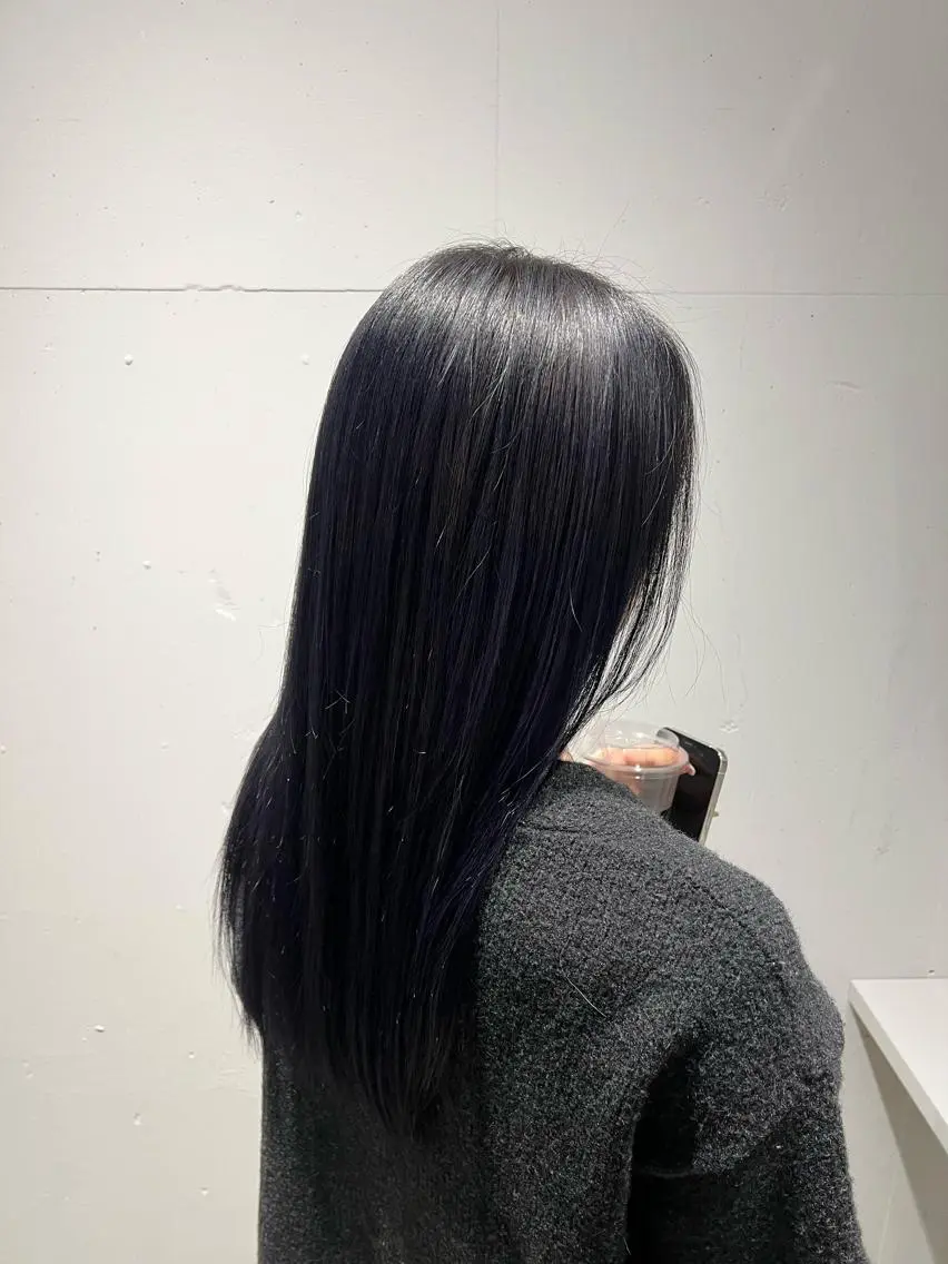 セミロング カラー 黒髪 ブルーカラー パープルカラー ヘアカラー トリートメント ヘッドスパ カラースペシャリスト しょう🧑🏼‍🎨のヘアスタイル