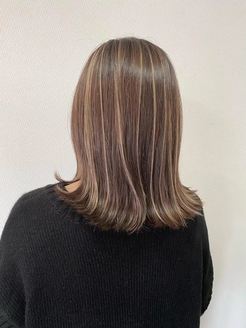 ミディアム 山本 茉希のヘアスタイル