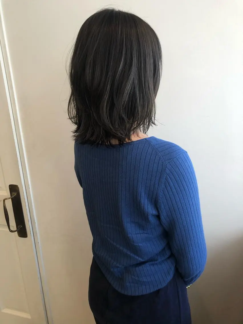 ミディアム カラー カット ヘアカラー トリートメント MIOベージュカラー 柔らかいカラーのヘアスタイル