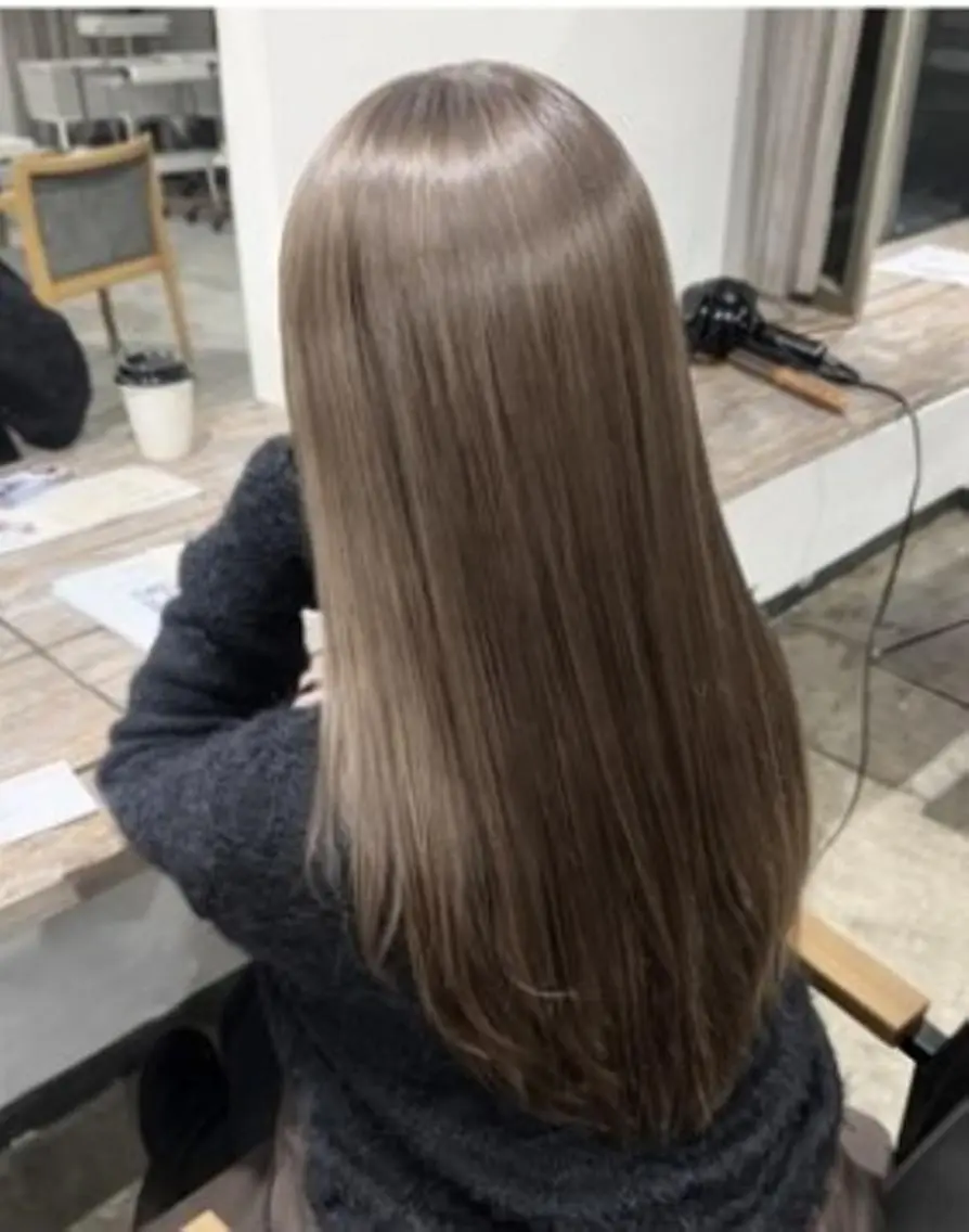 セミロング カラーモデル🦋 透明感カラーYutaのヘアスタイル